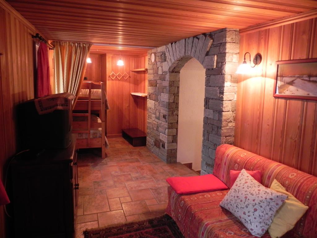 Le Vieux Rascard Chambres D'Hotes Champoluc Cameră foto