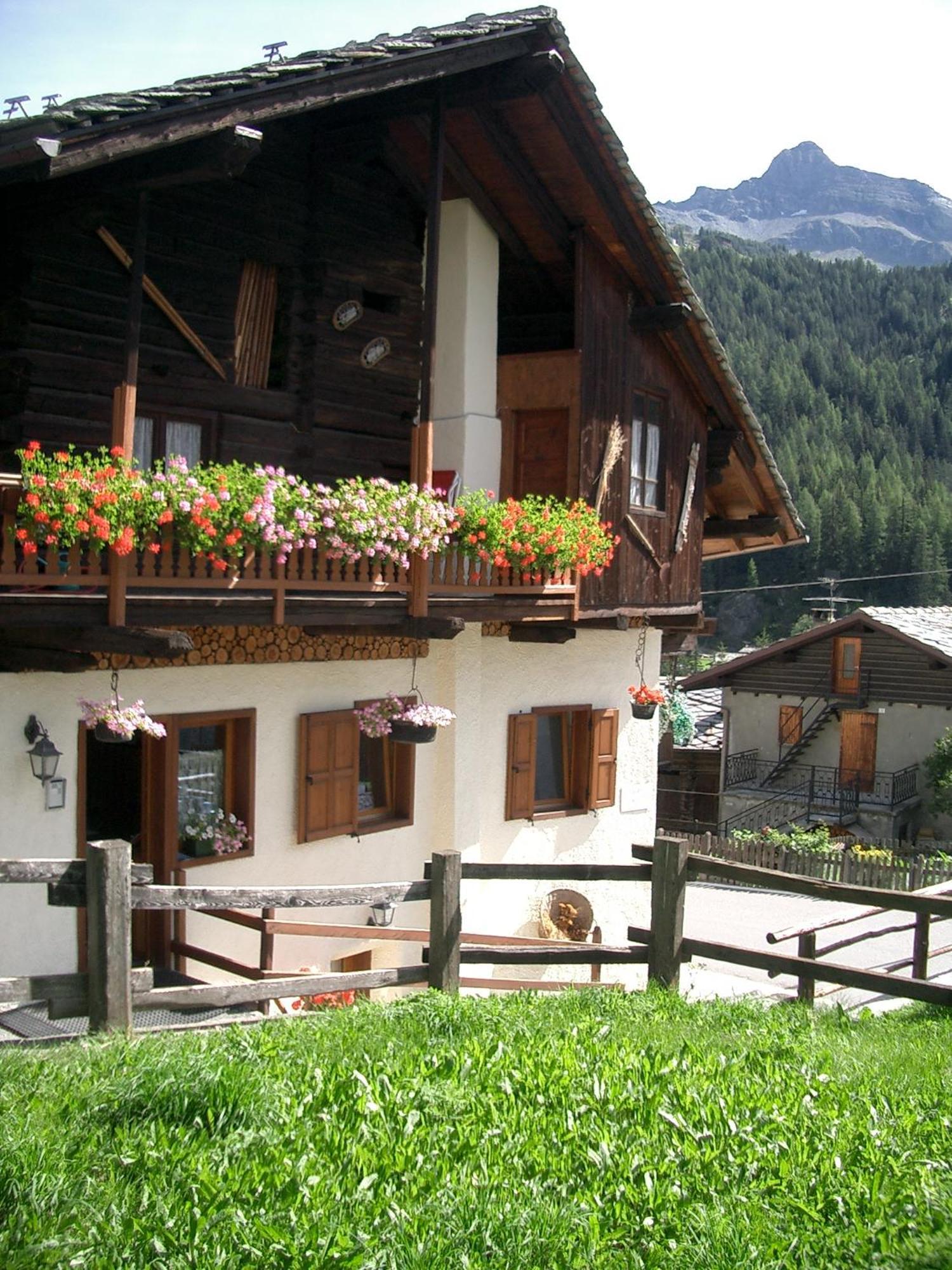 Le Vieux Rascard Chambres D'Hotes Champoluc Exterior foto