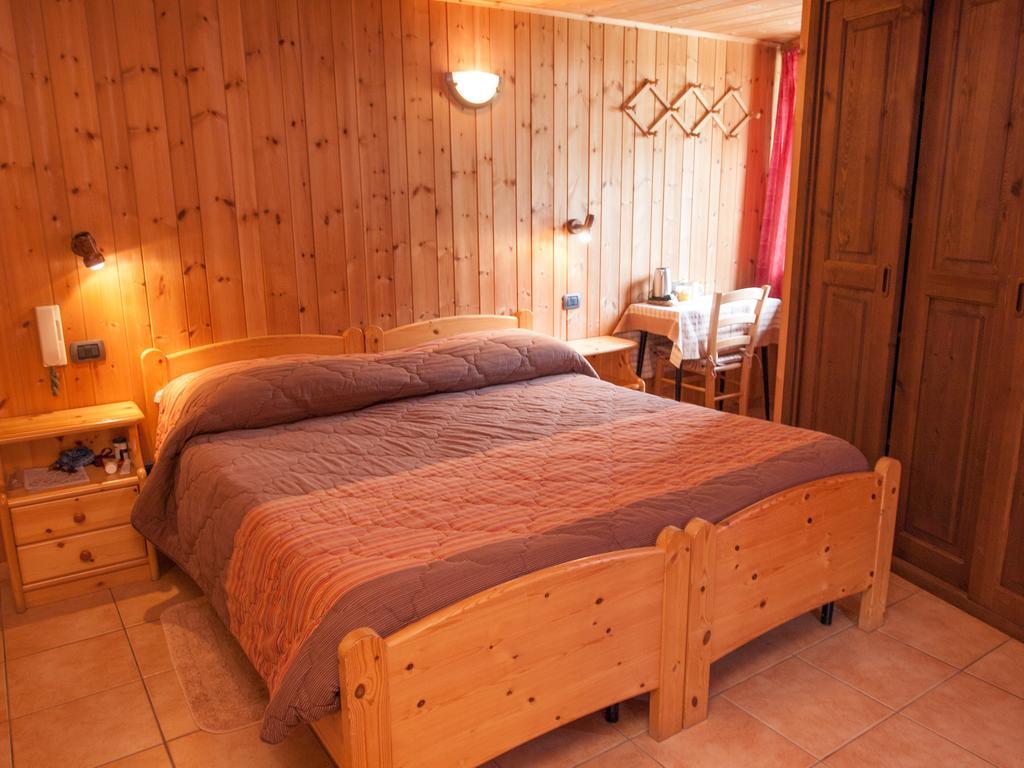 Le Vieux Rascard Chambres D'Hotes Champoluc Cameră foto